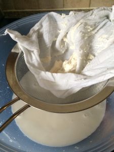 filtrage du lait d'amande